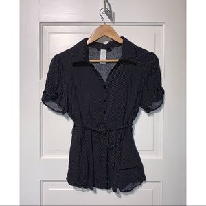 ✨ 2/$20 ✨ 100% Rayon Polka-dot Blouse